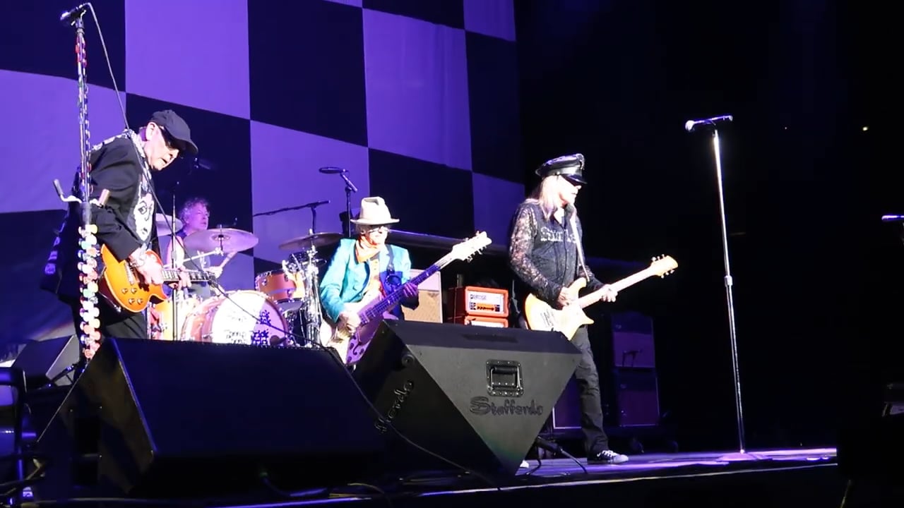 Cheap Trick (32)
