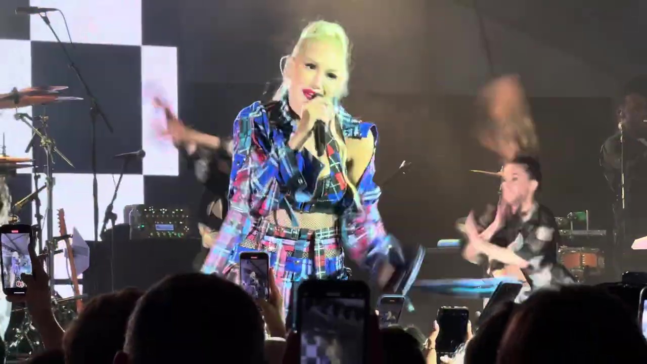Gwen-Stefani-Old-Westbury-Gardens-2024-4
