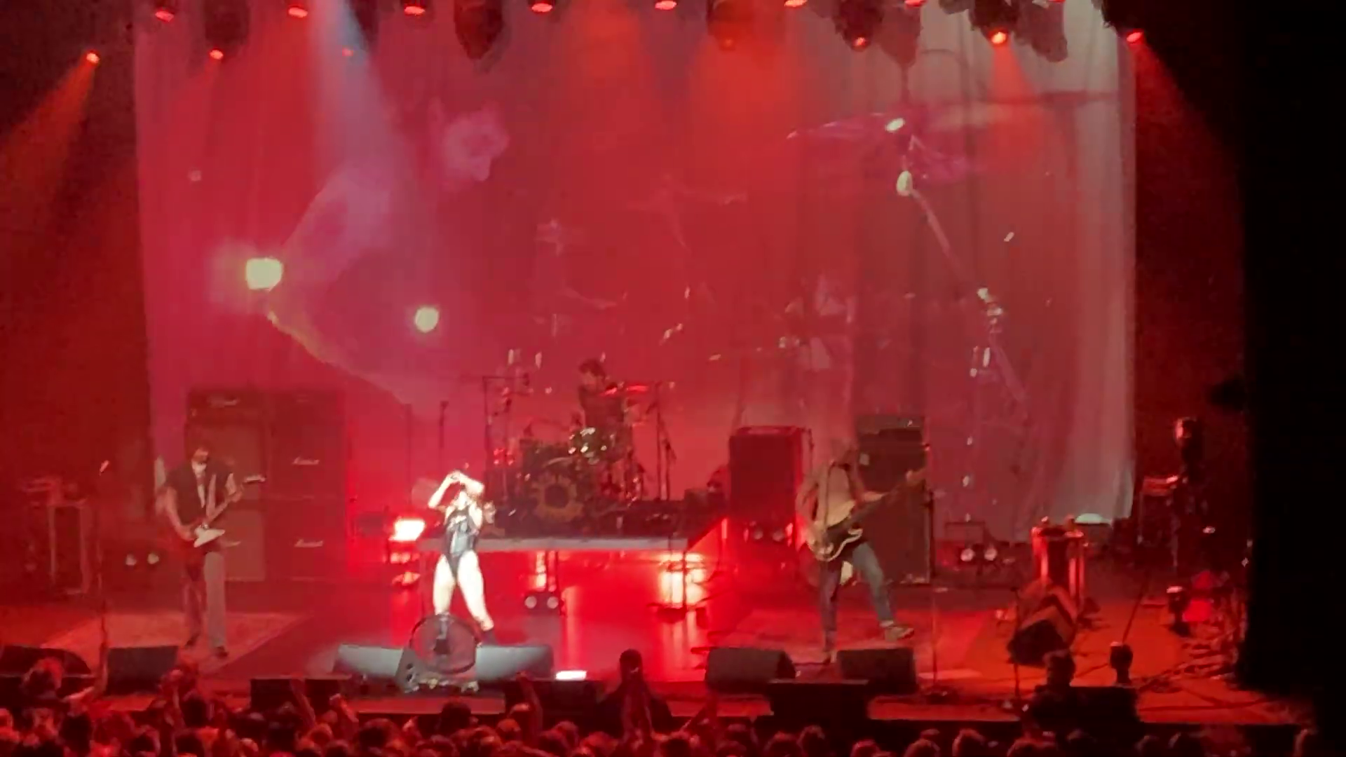 Amyl and The Sniffers Boston 2025 (19)
