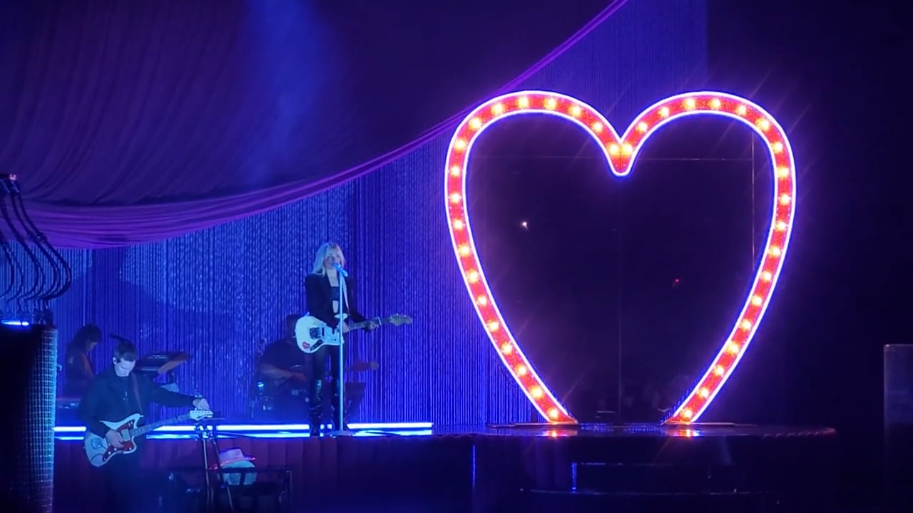 Sabrina-Carpenter-Toronto-2023-8
