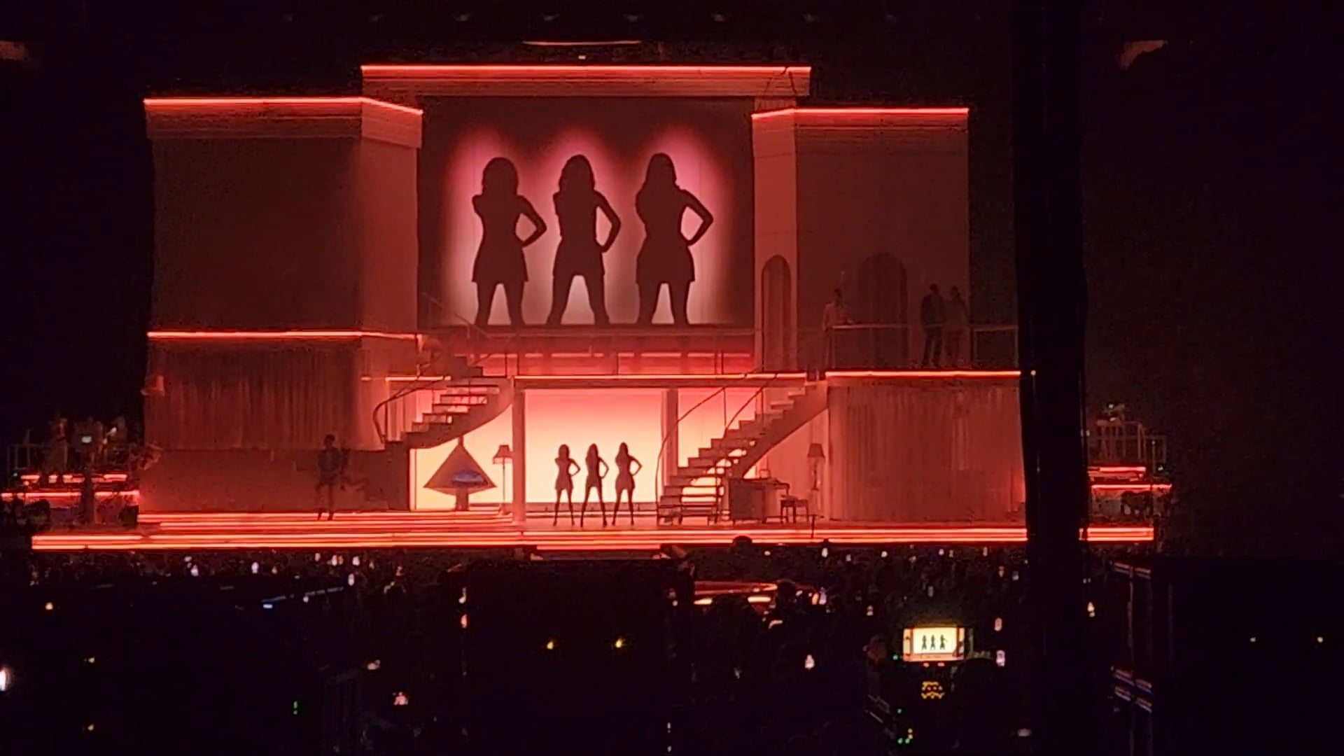 Sabrina Carpenter – Bridgestone Arena, Nashville, TN (November 2025) (9)
