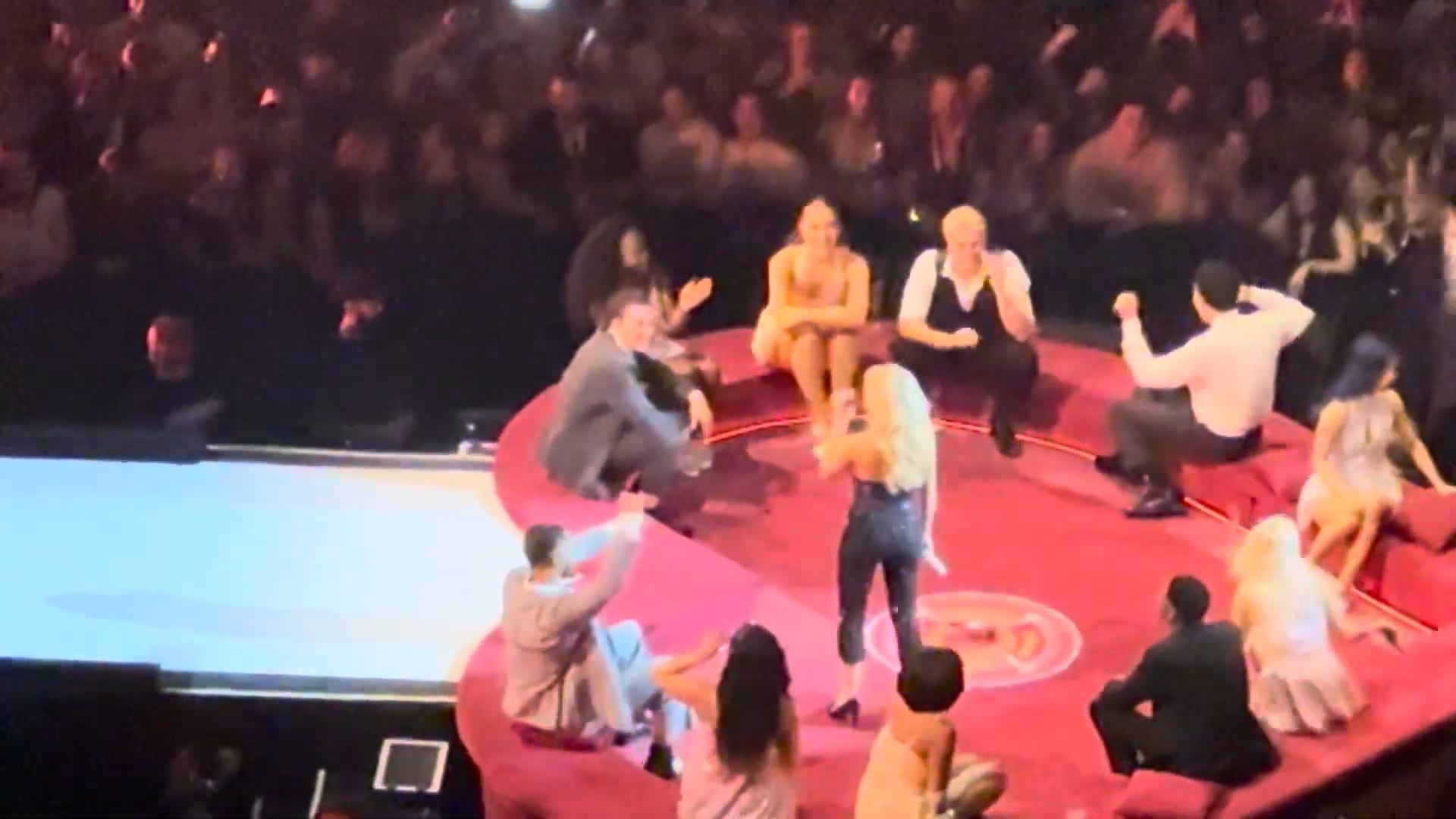 Sabrina Carpenter - Pittsburgh 2025 (2)
