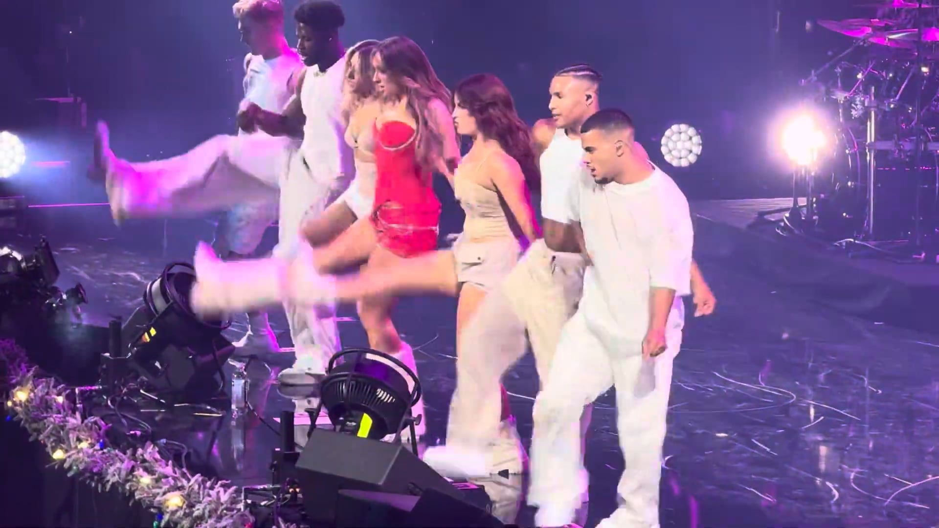 Tate-McRae-Jingle-Ball-2024-1
