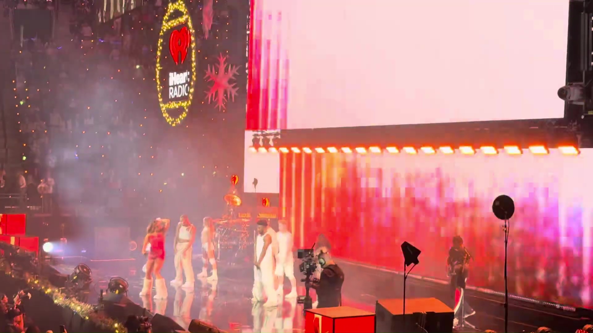 Tate-McRae-Jingle-Ball-2024-6
