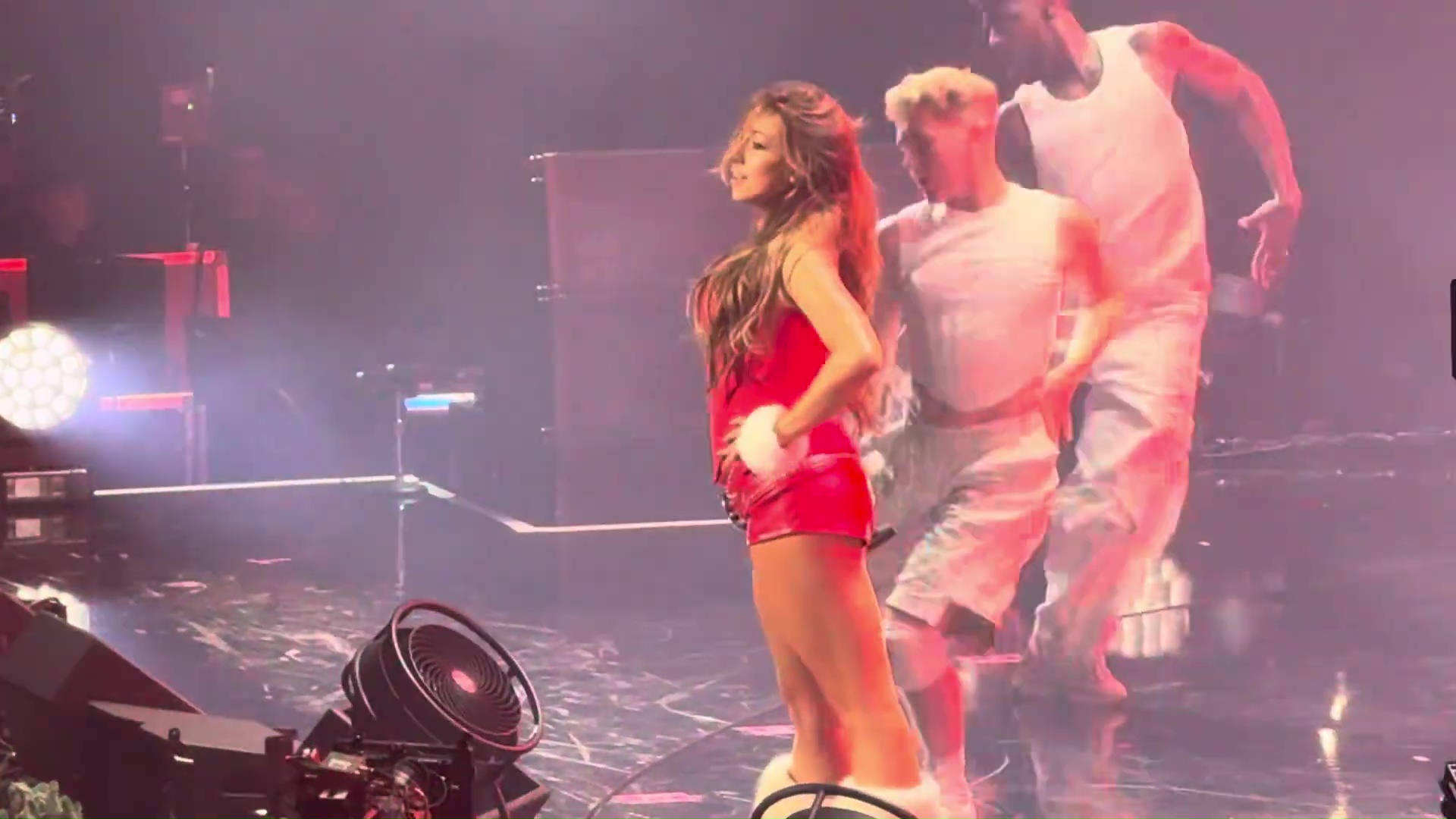 Tate-McRae-Jingle-Ball-2024-8
