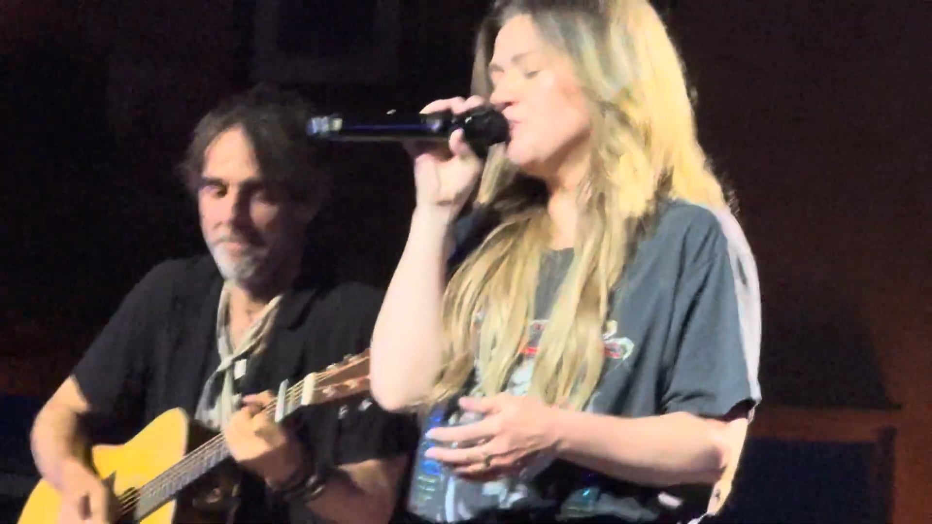 Kelly Clarkson Vegas 2025 (4)
