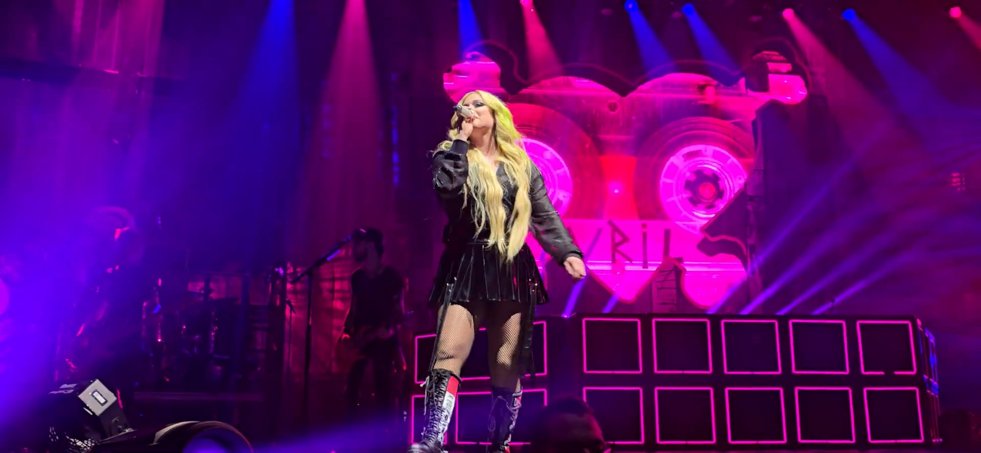 Avril-Lavigne-MSG-2025-8
