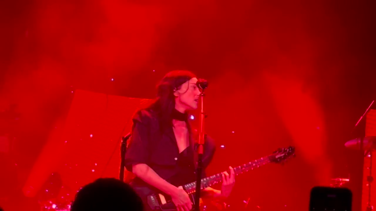 St.-Vincent-Paramount-Theater-2024-10
