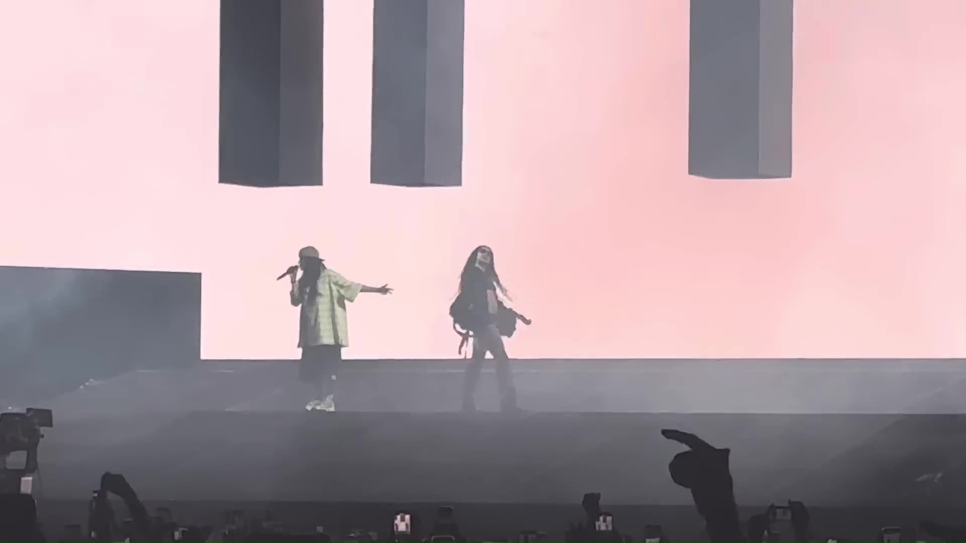 Charli-xcx-Coachella-2025-11
