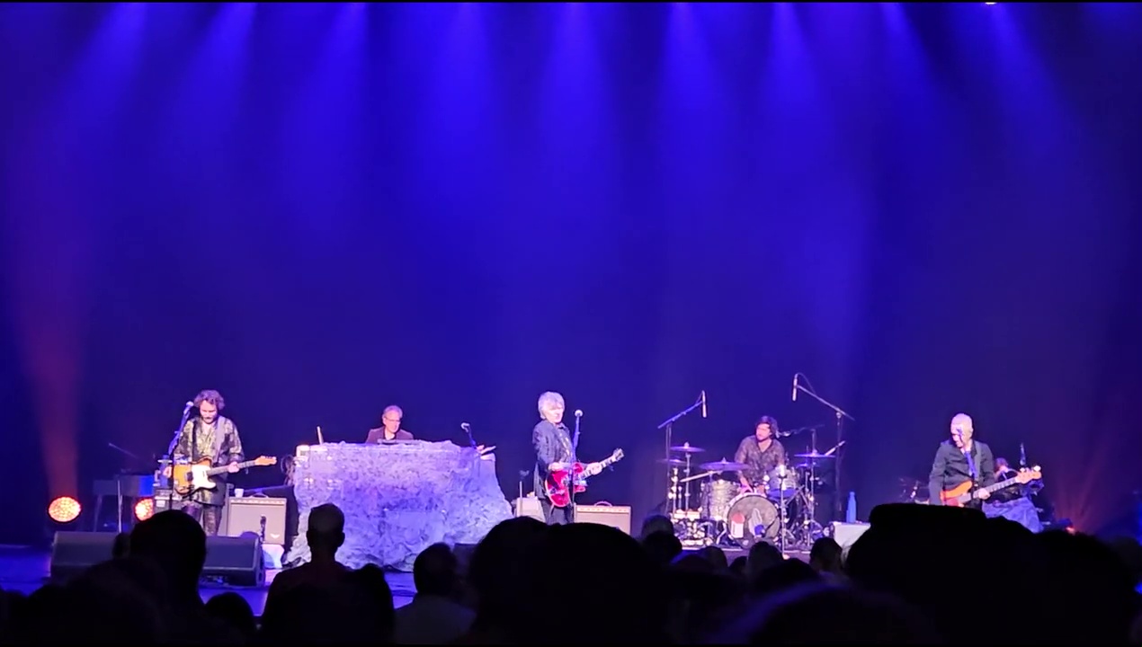 Crowded-House-Beacon-Theatre-2024-3
