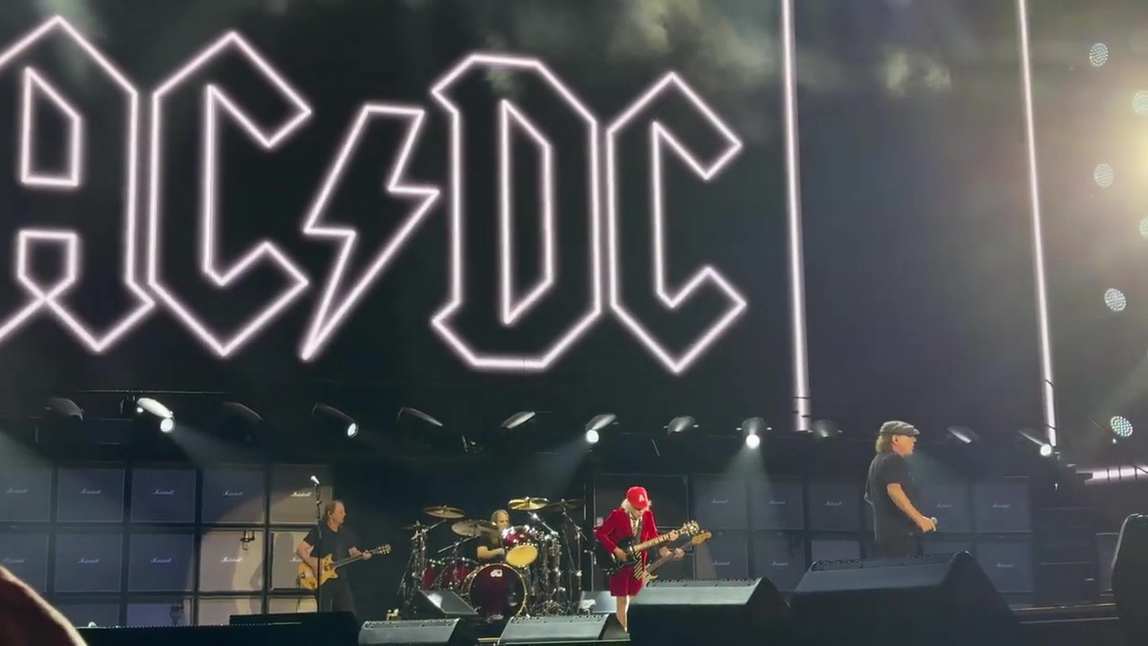 AC_DC-Rose-Bowl-2025-12
