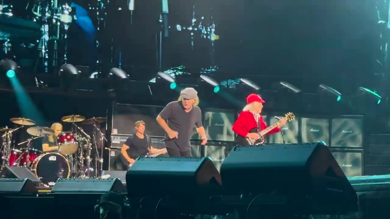 AC_DC-Rose-Bowl-2025-39
