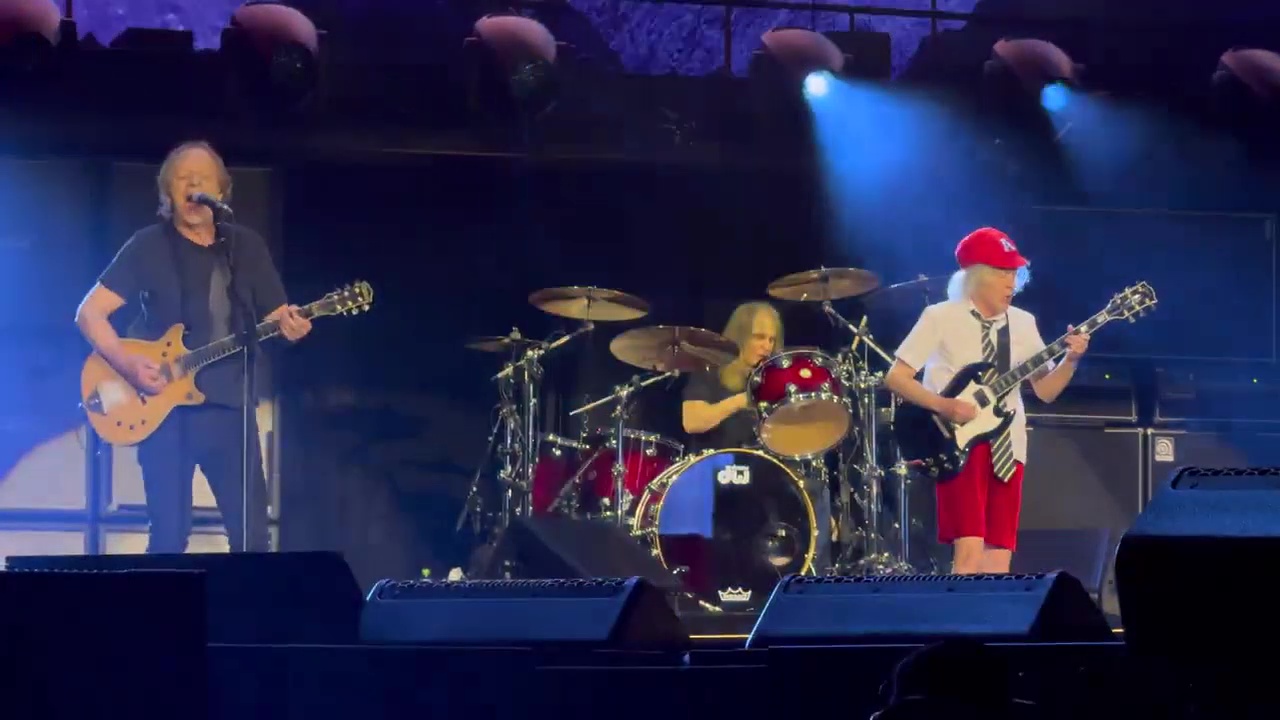 AC_DC-Rose-Bowl-2025-54
