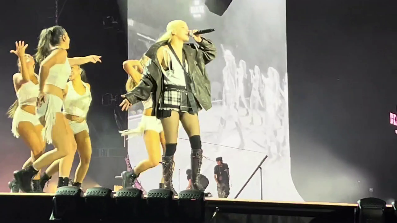 BLACKPINK Toronto 2025 (7)
