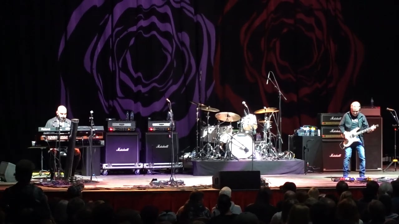 Blue Oyster Cult (1)
