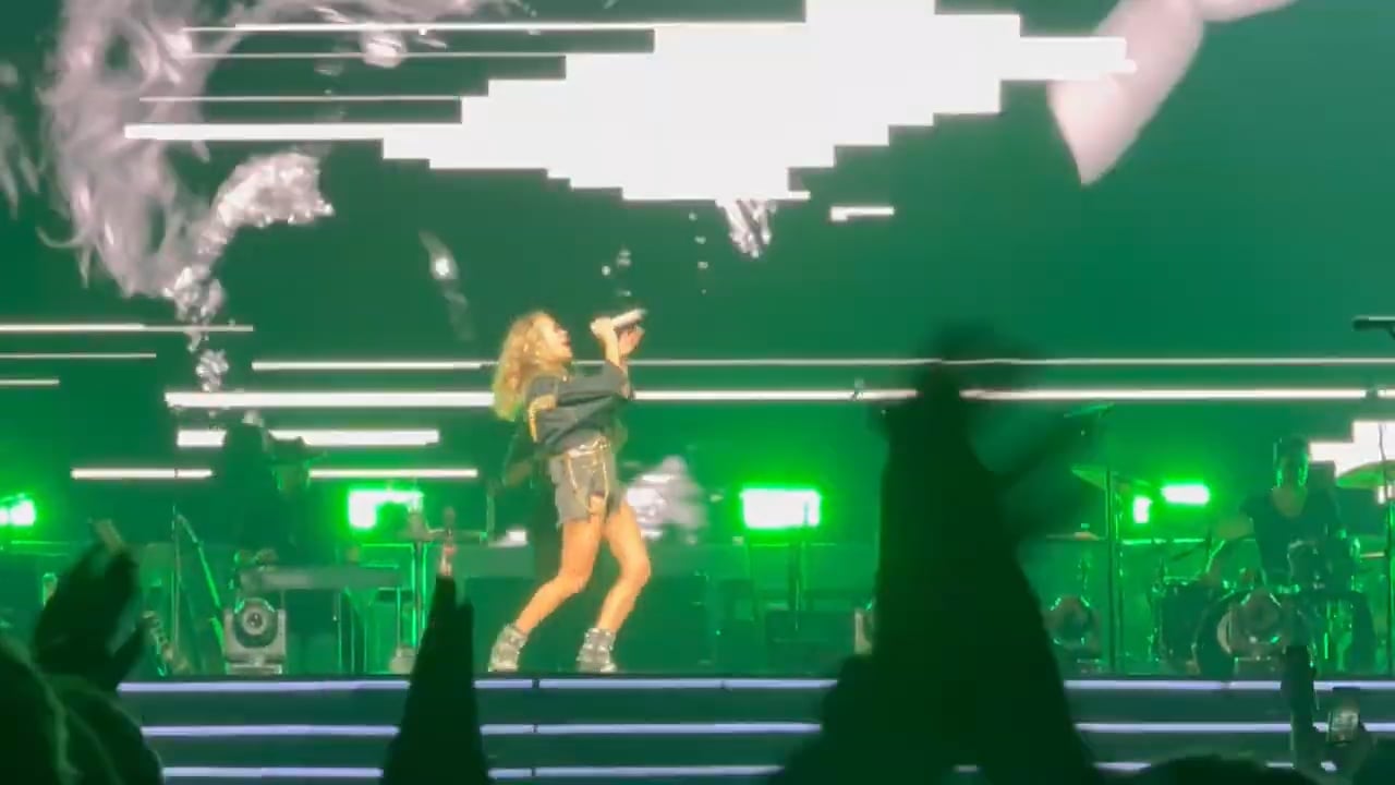 Carrie Underwood – Prudential Center, Newark, NJ February 2023 (2)
